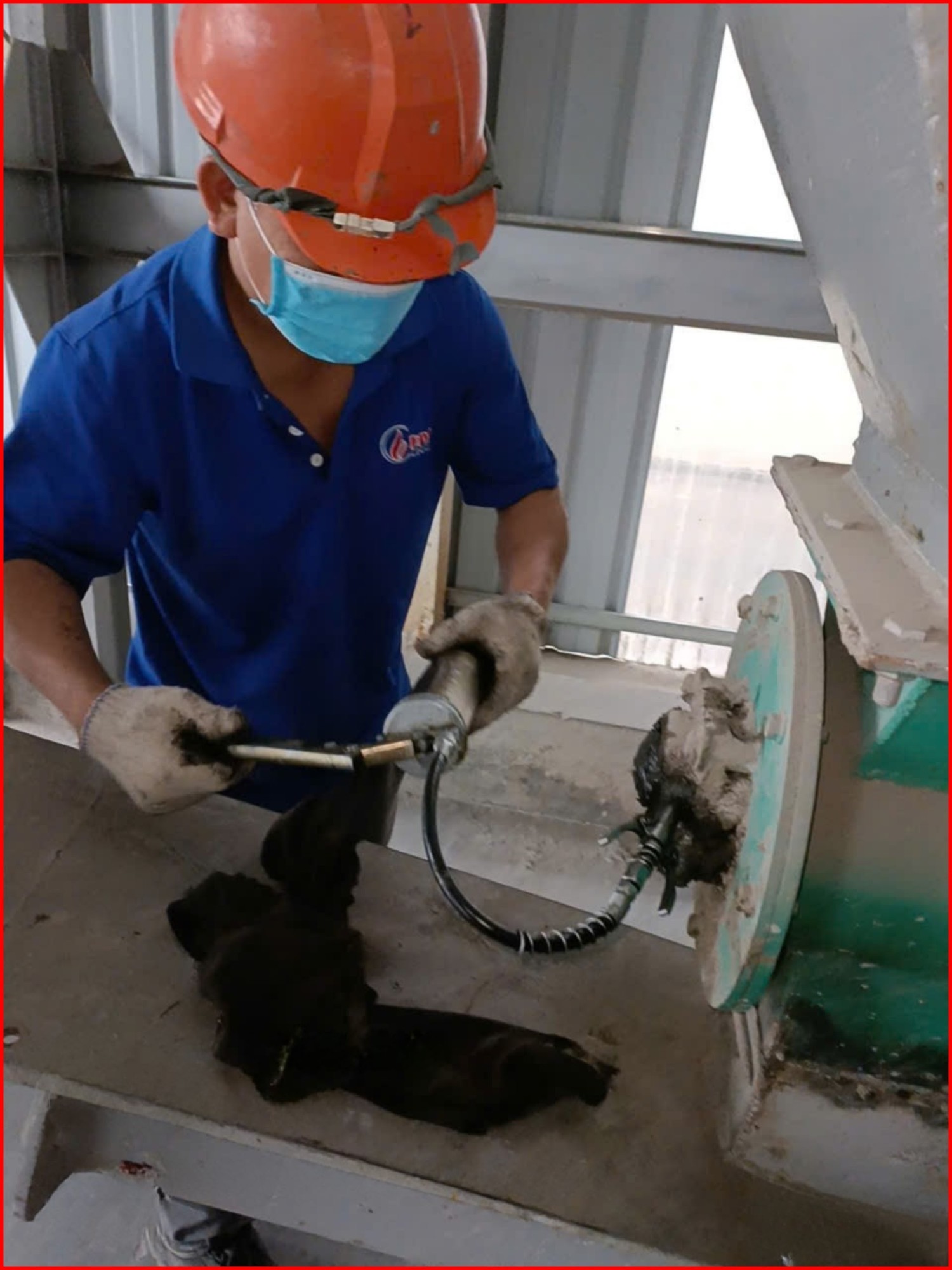 Tra dầu mỡ định kỳ giúp bảo vệ hệ thống truyền động, duy trì vận hành nồi hơi, lò hơi ổn định